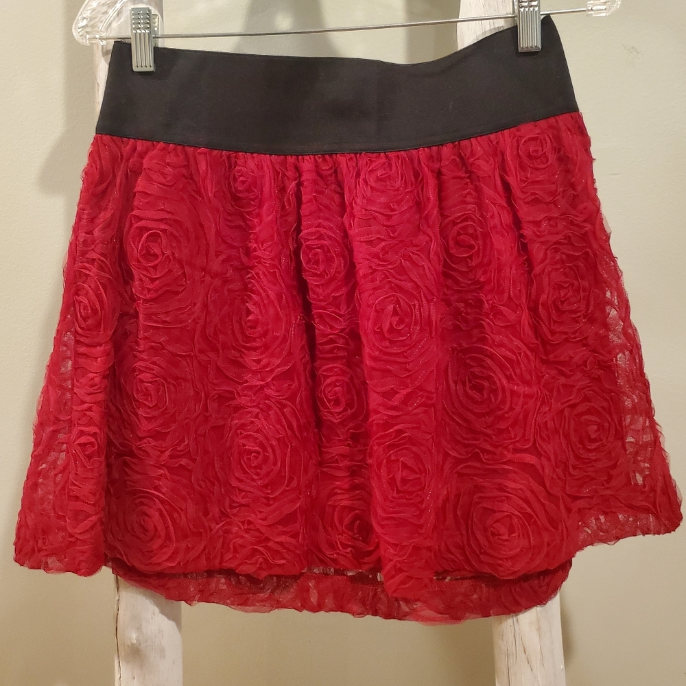 Stooshy red tulle mini skirt black elastic waistband and a 3D rose patter Medium